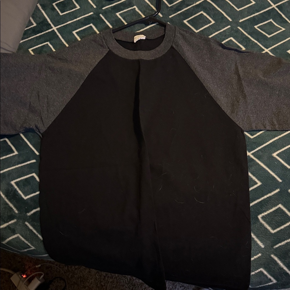 Men's Black and Gray Raglan Shirt